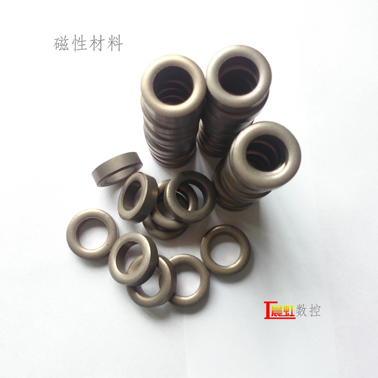 需要加工的小圓環(huán)磁性材料

