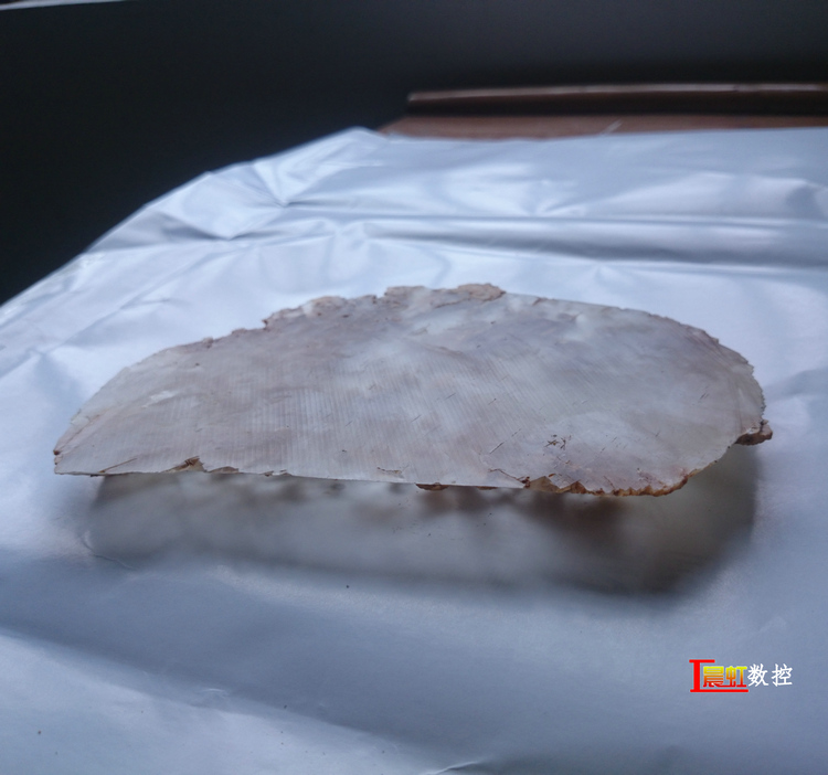 泰州晨虹CHSX5630-XW型數(shù)控金剛石線切割機(jī)切割冰洲石1小時40分鐘切完效果

