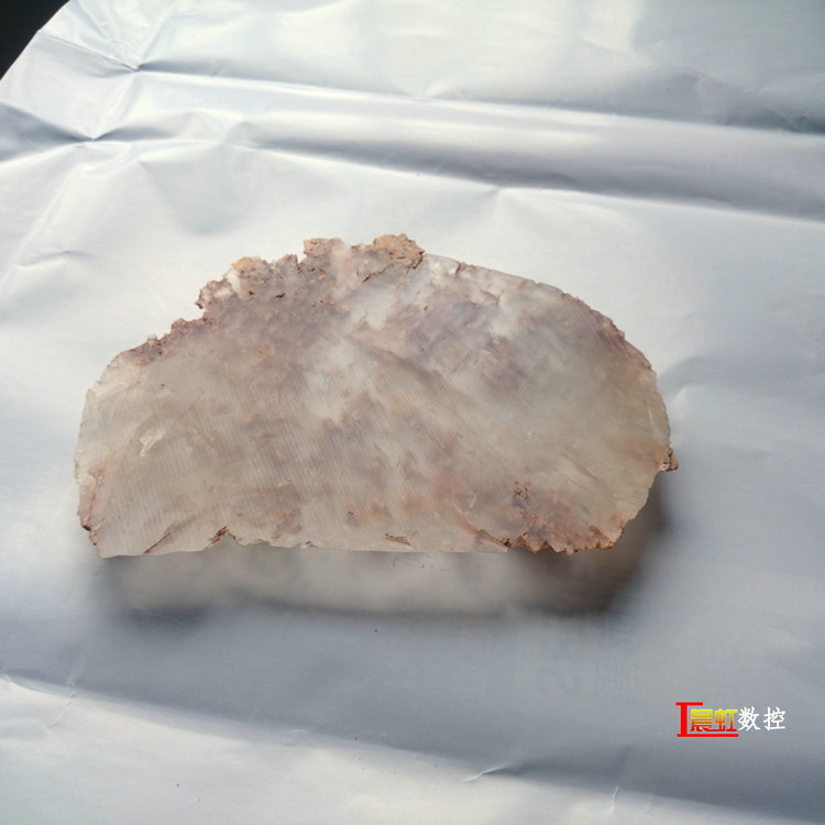 泰州晨虹CHSX5630-XW型數(shù)控金剛石線切割機(jī)切割冰洲石1小時40分鐘切完效果

