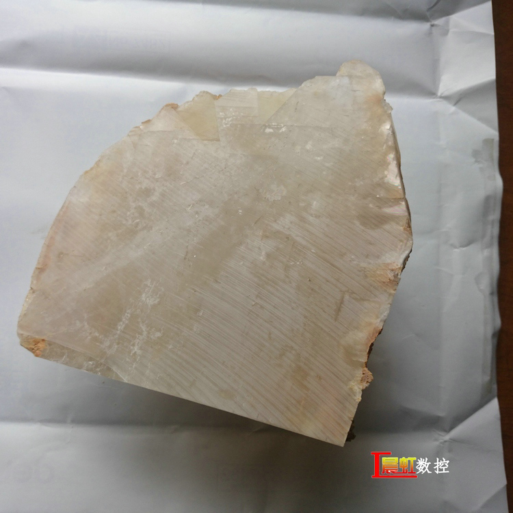 泰州晨虹CHSX5630-XW型數(shù)控金剛石線切割機(jī)切割冰洲石1小時切完效果
