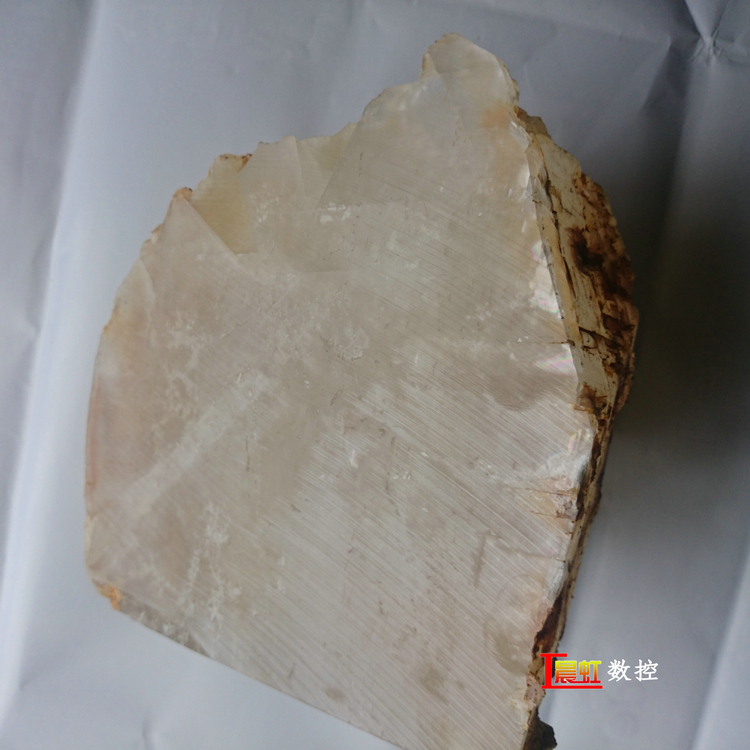 泰州晨虹CHSX5630-XW型數(shù)控金剛石線切割機(jī)切割冰洲石1小時切完效果
