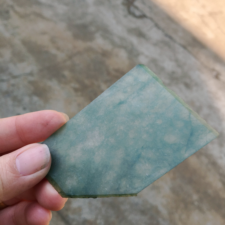 翡翠切割效果 室外光線下