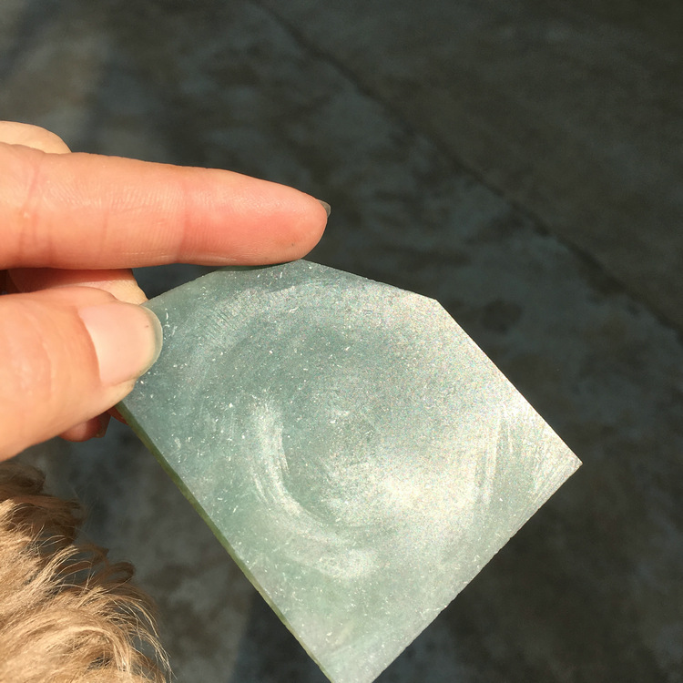 晨虹金剛石線切割機(jī)翡翠切割效果 陽(yáng)光下